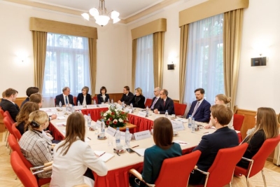 The Judge of the International Court of Justice Antônio Augusto Cançado Trindade and the Justices of the Constitutional Court and legal staff of the Constitutional Court