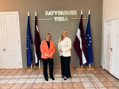 President of the Constitutional Court Ms Irēna Kucina and German Ambassador Ms Gudrun Masloch discuss the dialogue between the constitutional courts of Latvia and Germany