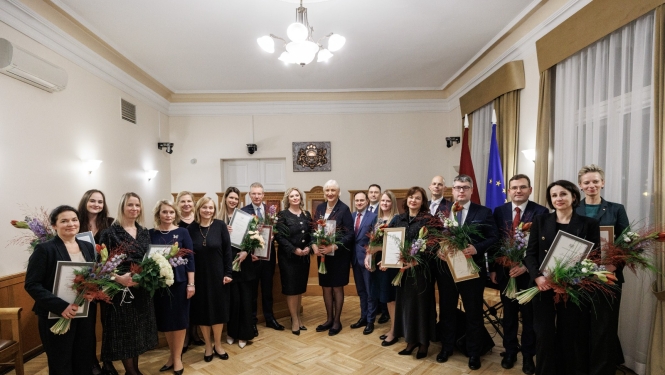 Pasniegti Satversmes tiesas apbalvojumi