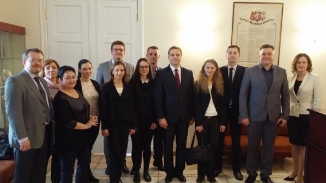 Satversmes tiesā viesojas delegācija no Ukrainas