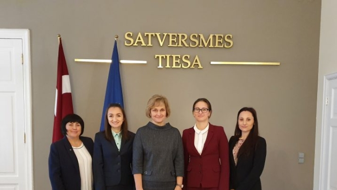 Satversmes tiesu pieredzes apmaiņas vizītē apmeklē Moldovas Konstitucionālās tiesas juristes