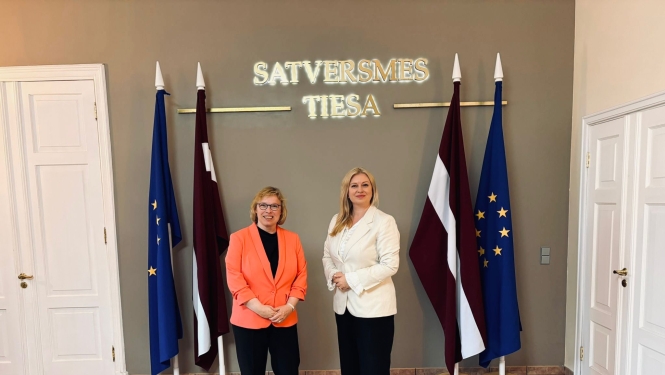 Satversmes tiesas priekšsēdētāja Irēna Kucina un Vācijas vēstniece Gudruna Masloha pārrunā Latvijas un Vācijas konstitucionālo tiesu dialogu