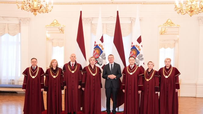 Satversmes tiesas tiesneša amatā stājas Dr.iur. Juris Juriss