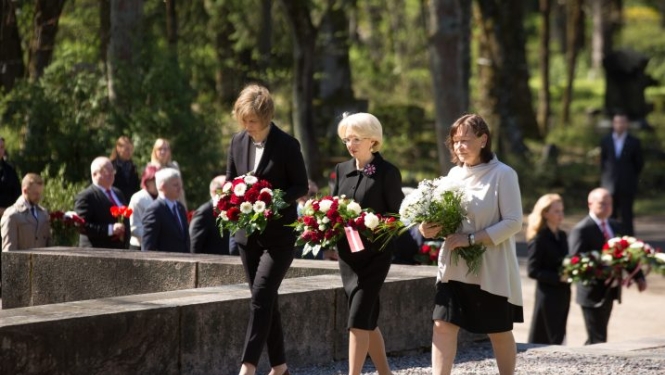 Satversmes tiesas tiesneši godina Satversmes sapulces sasaukšanas dienu