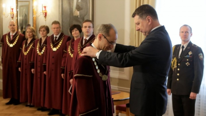 Amatā stājas Satversmes tiesas tiesnesis Artūrs Kučs