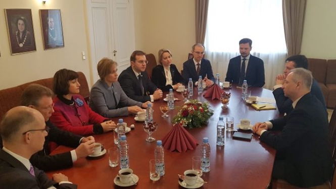 Satversmes tiesu apmeklē tieslietu ministrs Jānis Bordāns