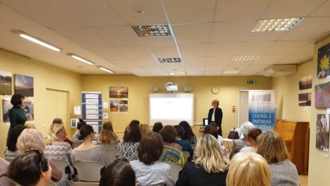 Liepājā atklāta Satversmes tiesas veidotā ceļojošā izstāde “Satversme skolēnu acīm”
