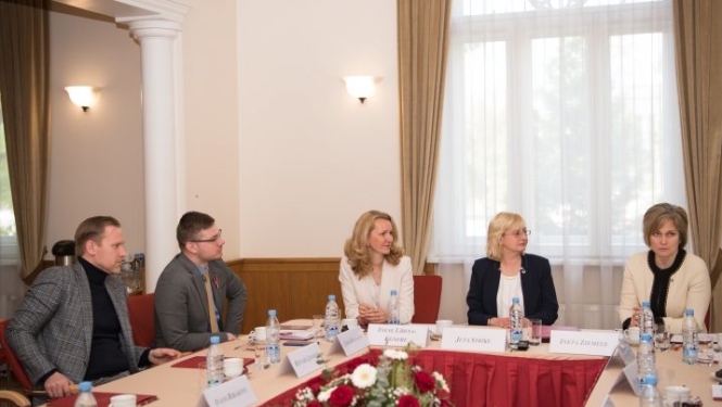Satversmes tiesā notiek Saeimas Juridiskās komisijas un Tiesu politikas apakškomisijas izbraukuma kopsēde