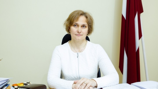 Satversmes tiesas priekšsēdētāja Ineta Ziemele sniedz interviju laikrakstam “Neatkarīgā Rīta Avīze” (29.05.2017.)