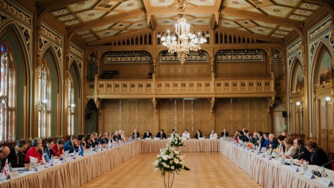 Aizvadīta Latvijas simtgadē lielākā starptautiskā juridiskās nozares konference par tiesu lomu globalizētajā pasaulē