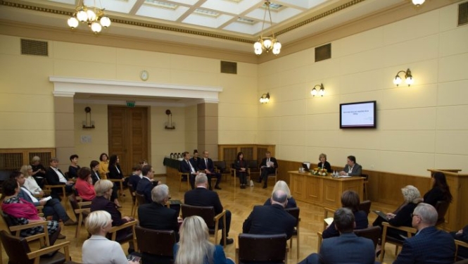 Pirmo reizi klātienē tiesu dialogā tiekas Satversmes tiesas un Augstākās tiesas tiesneši