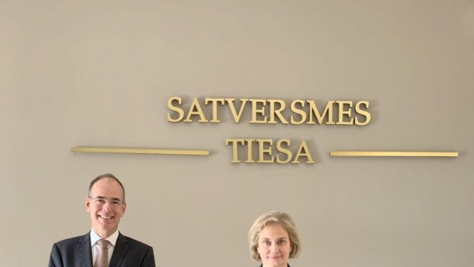 Satversmes tiesā viesojas Nīderlandes Karalistes vēstnieks Latvijā Hoverts Jans Korneliss Beils de Vrū