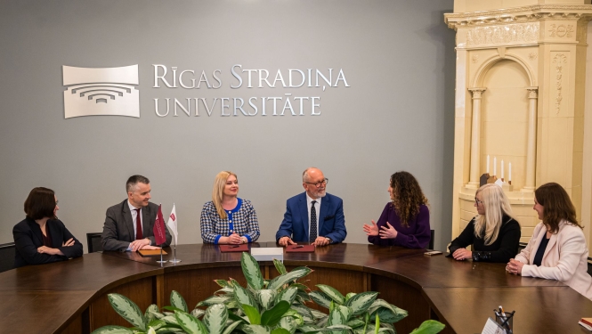 Satversmes tiesa un Rīgas Stradiņa universitāte vienojas par sadarbību tiesību zinātnes un pētniecības stiprināšanā