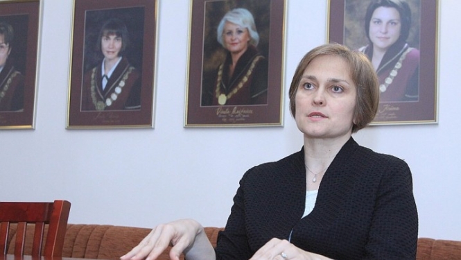 Satversmes tiesas priekšsēdētāja Ineta Ziemele sniedz interviju laikrakstam “Latvijas Avīze” (26.05.2017.)