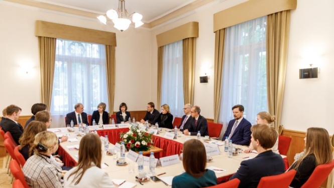 Pēc Satversmes tiesas aicinājuma oficiālā vizītē Latvijā ieradies Starptautiskās tiesas tiesnesis Antoniu Augūštu Kansādu-Trindāde