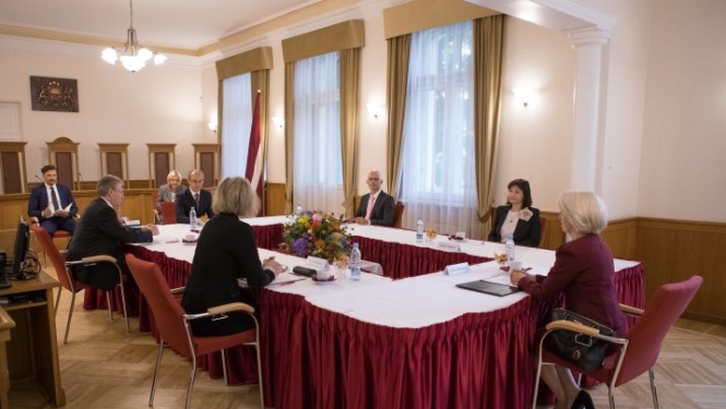 Satversmes tiesu apmeklē Saeimas priekšsēdētāja Ināra Mūrniece