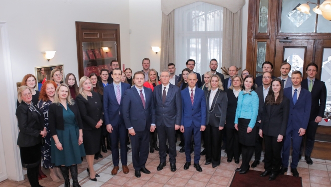 Divpusējā dialoga ietvaros tiekas Satversmes tiesas un Ekonomisko lietu tiesas tiesneši un darbinieki