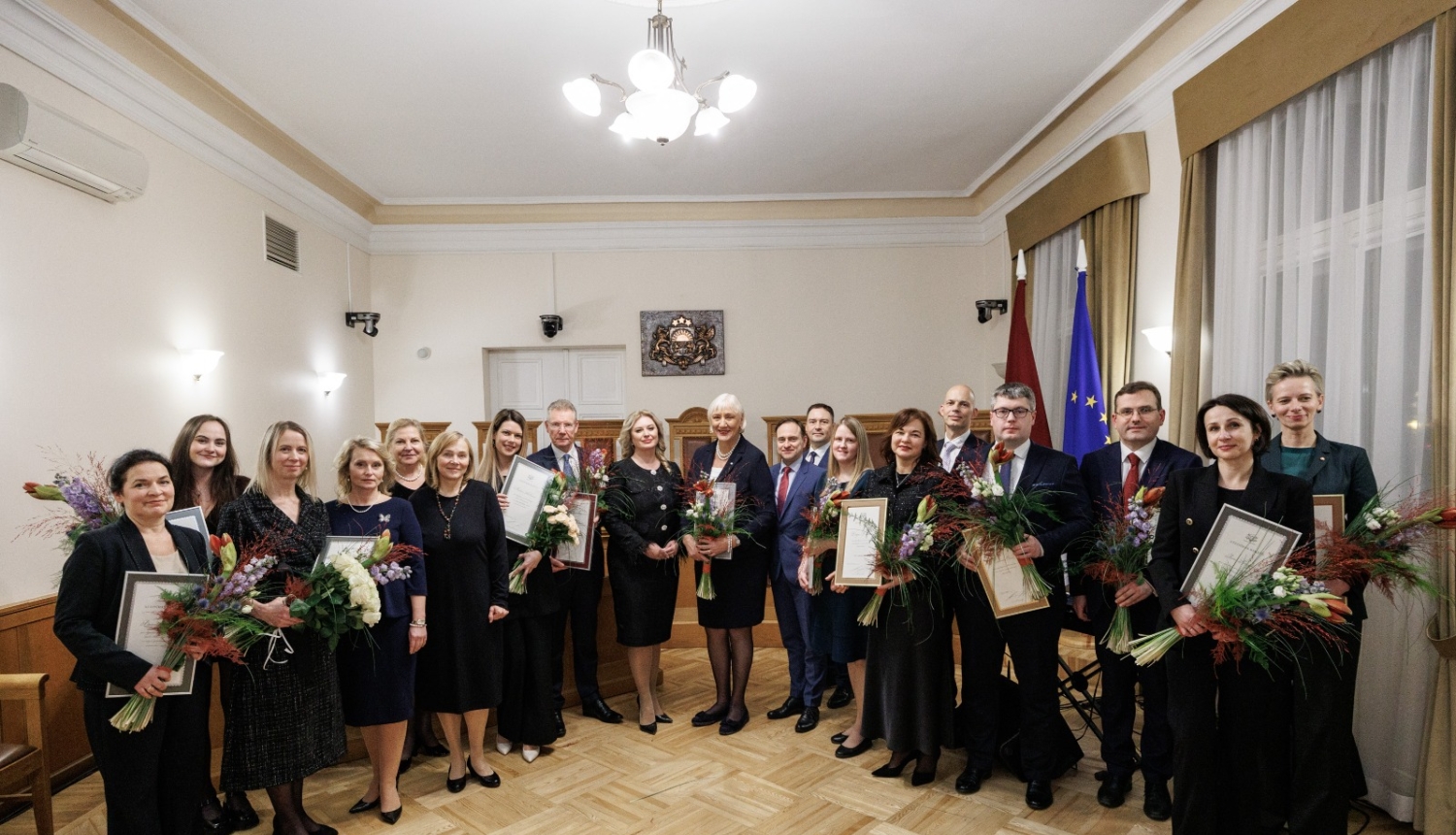 Pasniegti Satversmes tiesas apbalvojumi