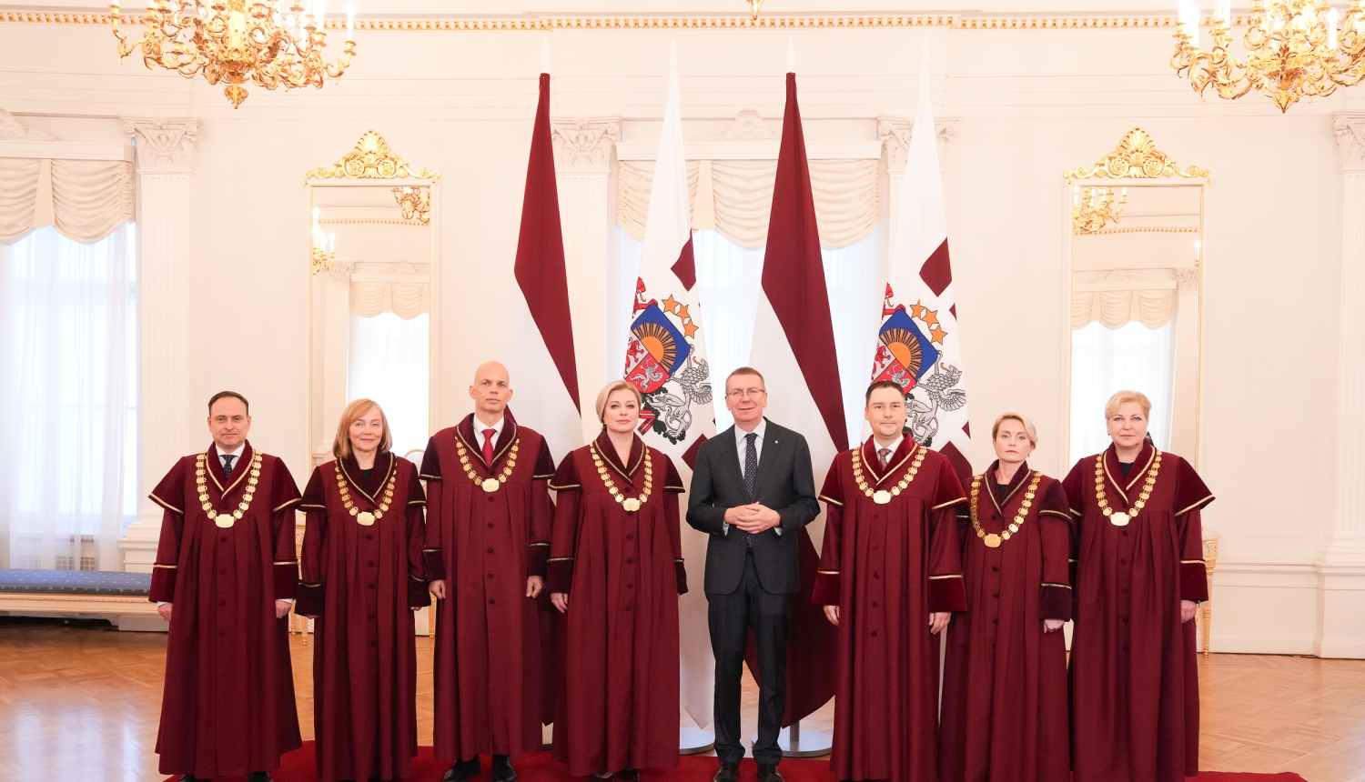 Satversmes tiesas tiesneša amatā stājas Dr.iur. Juris Juriss