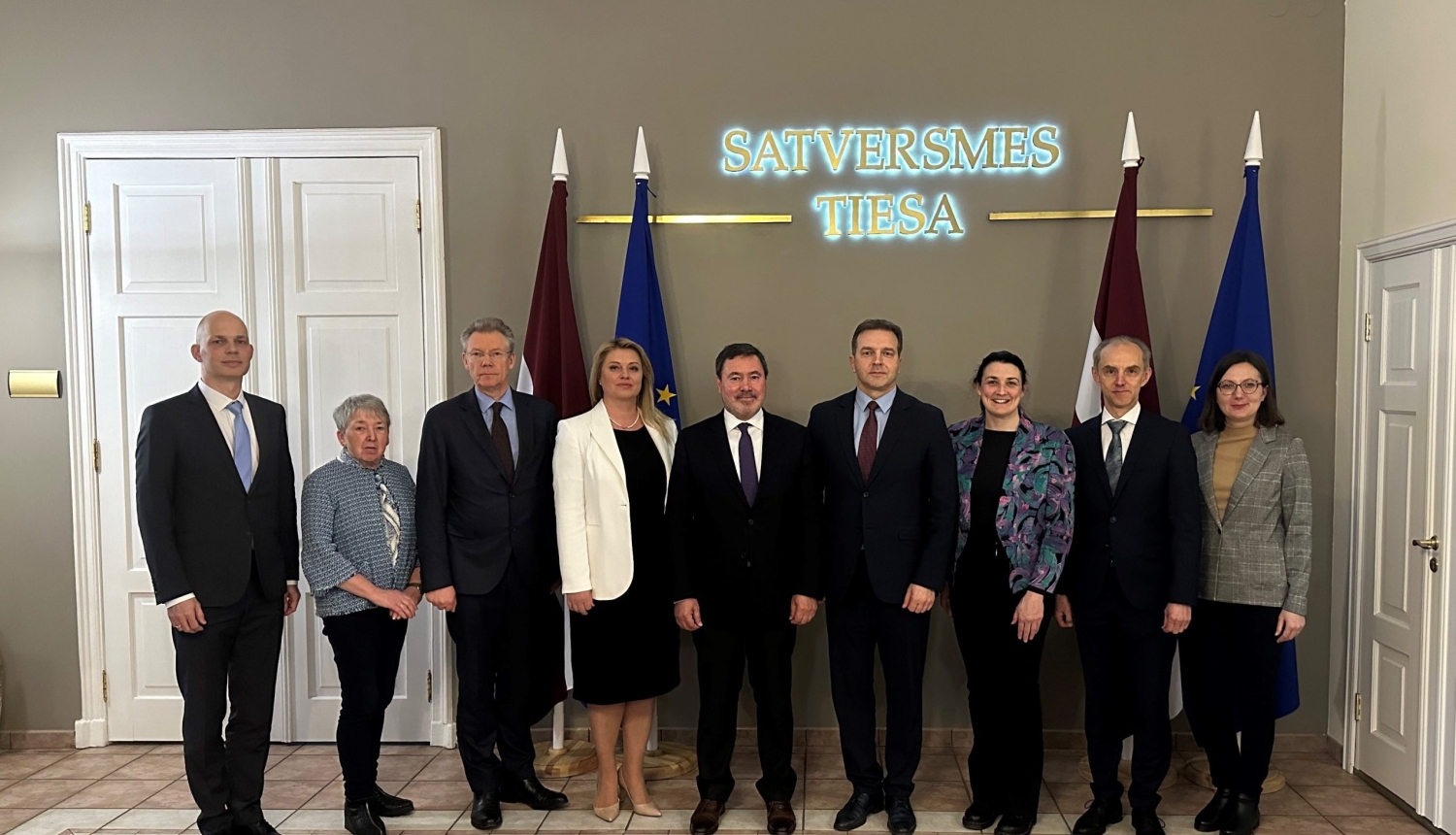 Starptautiskie eksperti vizītē Satversmes tiesā ar tiesnešiem pārrunā pašvaldību tiesību aizsardzības jautājumus