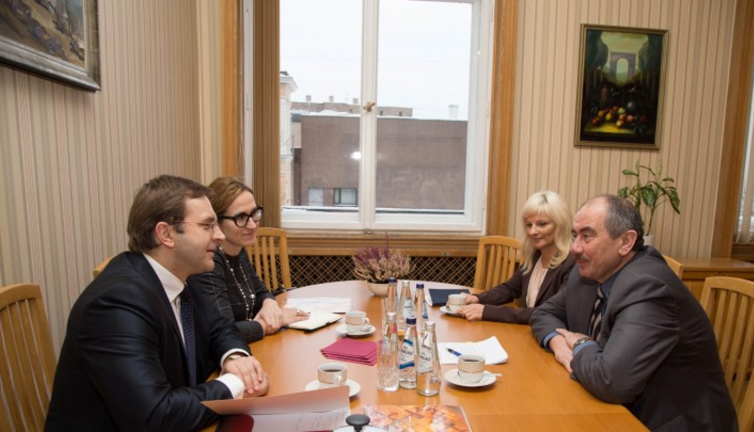Tiekas Satversmes tiesas un Augstākās tiesas priekšsēdētāji