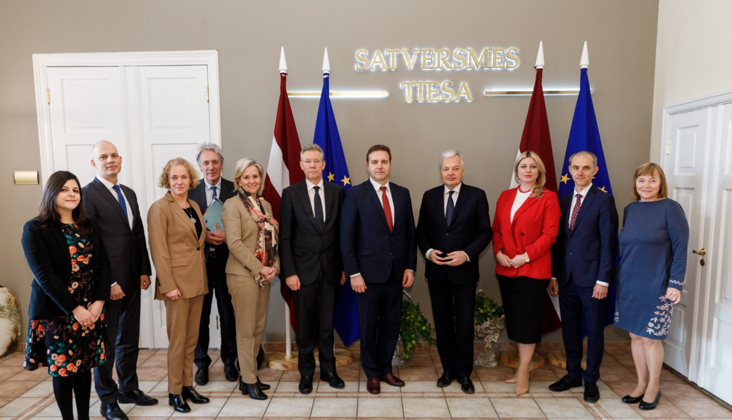 Satversmes tiesas tiesneši tiekas ar Eiropas Komisijas tieslietu komisāru Didjē Reindersu