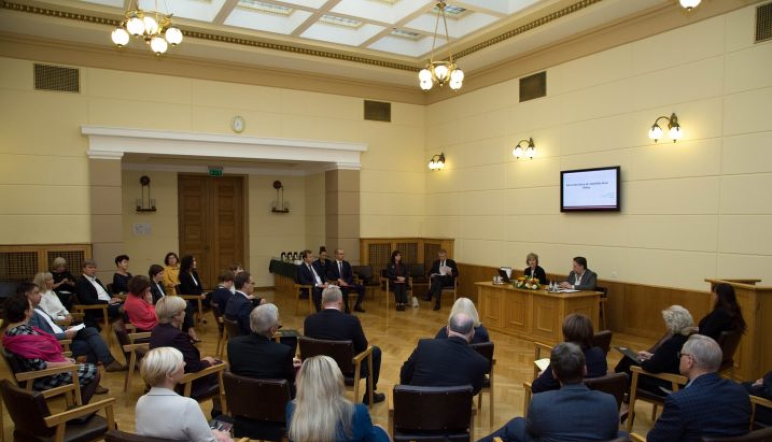 Pirmo reizi klātienē tiesu dialogā tiekas Satversmes tiesas un Augstākās tiesas tiesneši