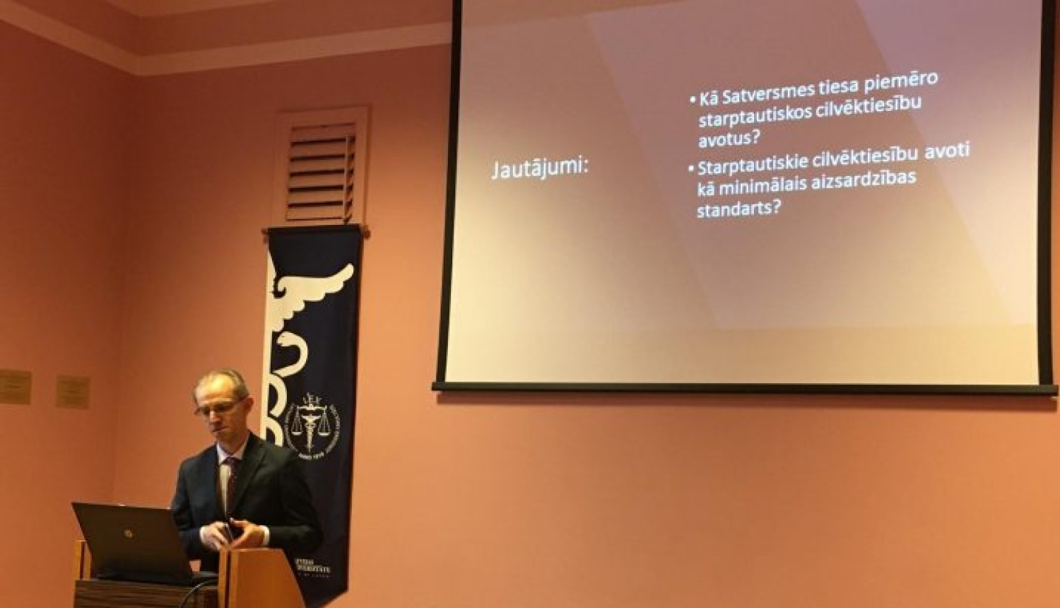 Satversmes tiesas tiesnesis Artūrs Kučs atklāj LU 78. starptautiskās zinātniskās konferences tiesību zinātņu programmas plenārsēdi