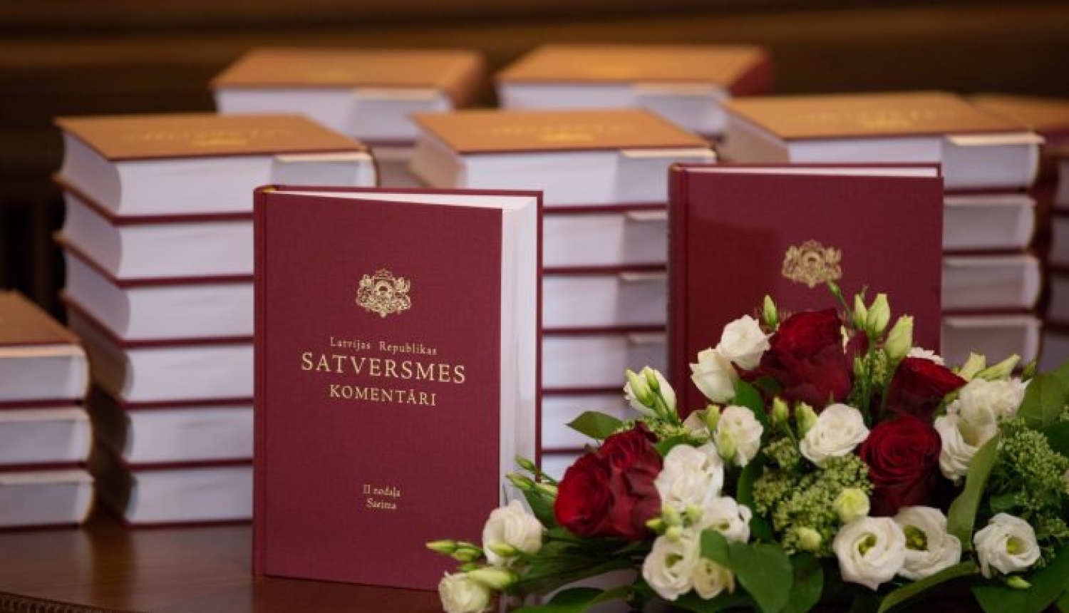 Atklāts Saeimai veltīts Satversmes komentāru sējums