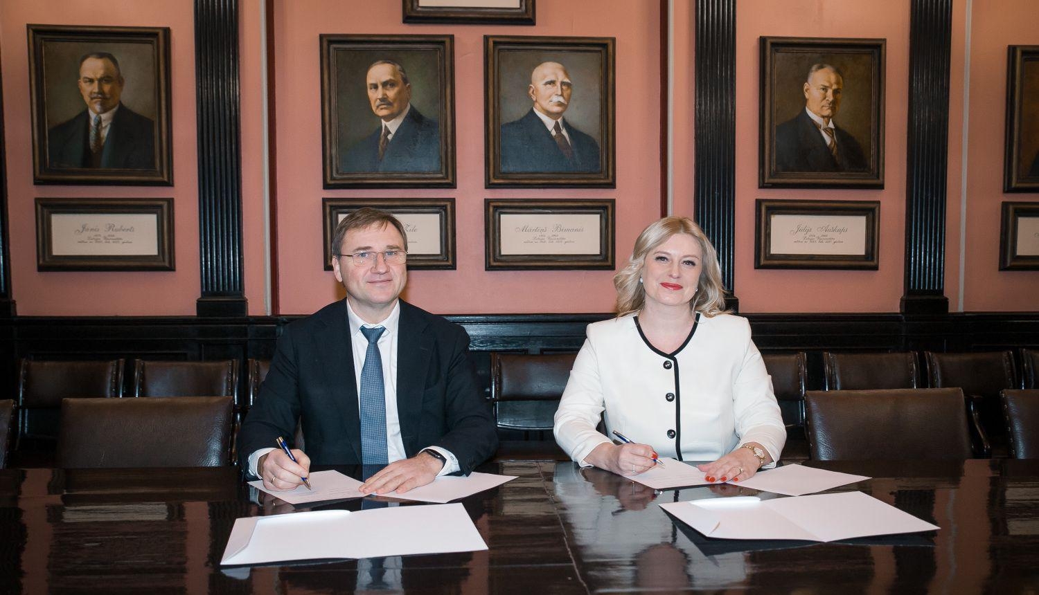 Latvijas Universitāte un Satversmes tiesa noslēdz sadarbības līgumu
