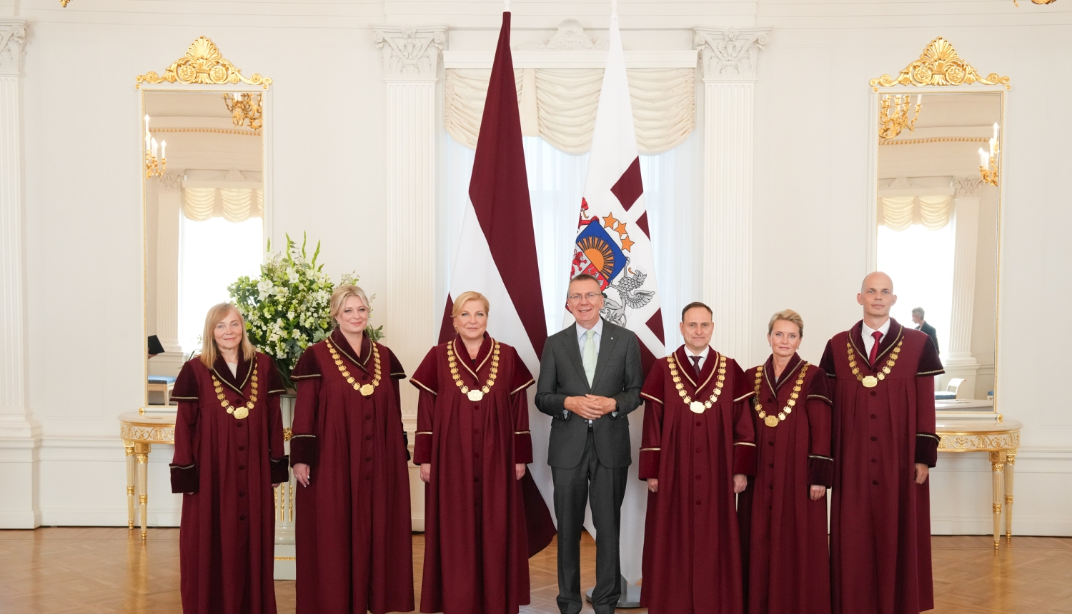 Satversmes tiesas tiesneša amatā stājas Dr.iur. Mārtiņš Mits