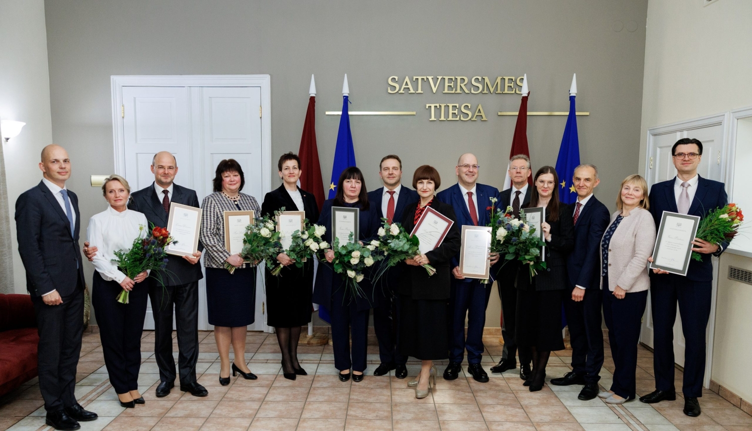 Pasniegti Satversmes tiesas apbalvojumi