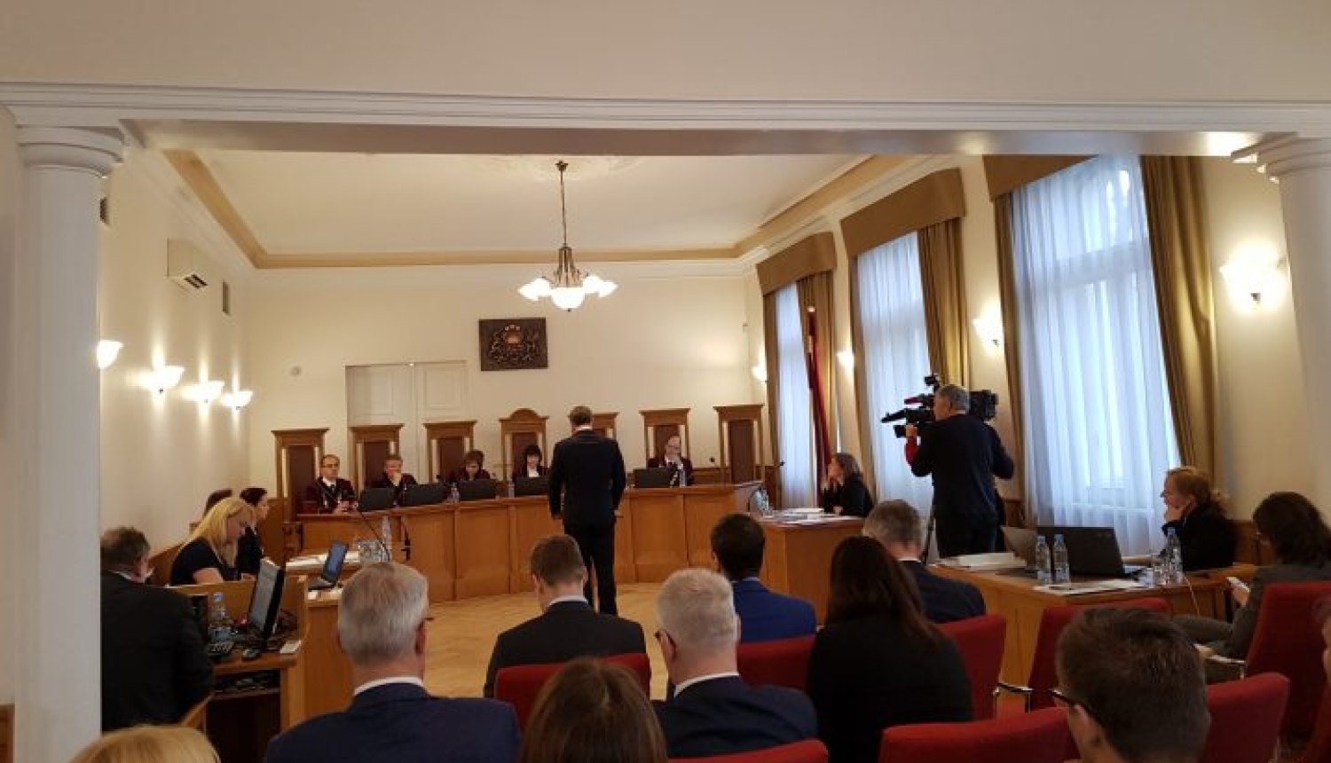 Satversmes tiesa līdz rītdienas plkst. 10.00 izsludina pārtraukumu lietā par ārstniecības personu pagarinātā normālā darba laika samaksas apmēru
