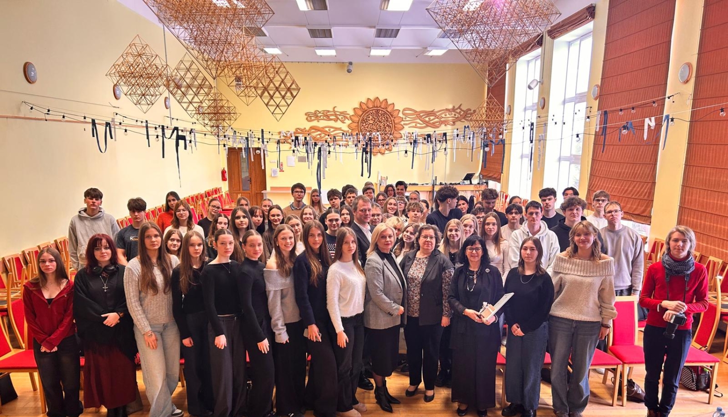 Satversmes tiesa kopā ar Jelgavas jauniešiem atklāj jauno mācību semestri projektā “ApTver Satversmi”