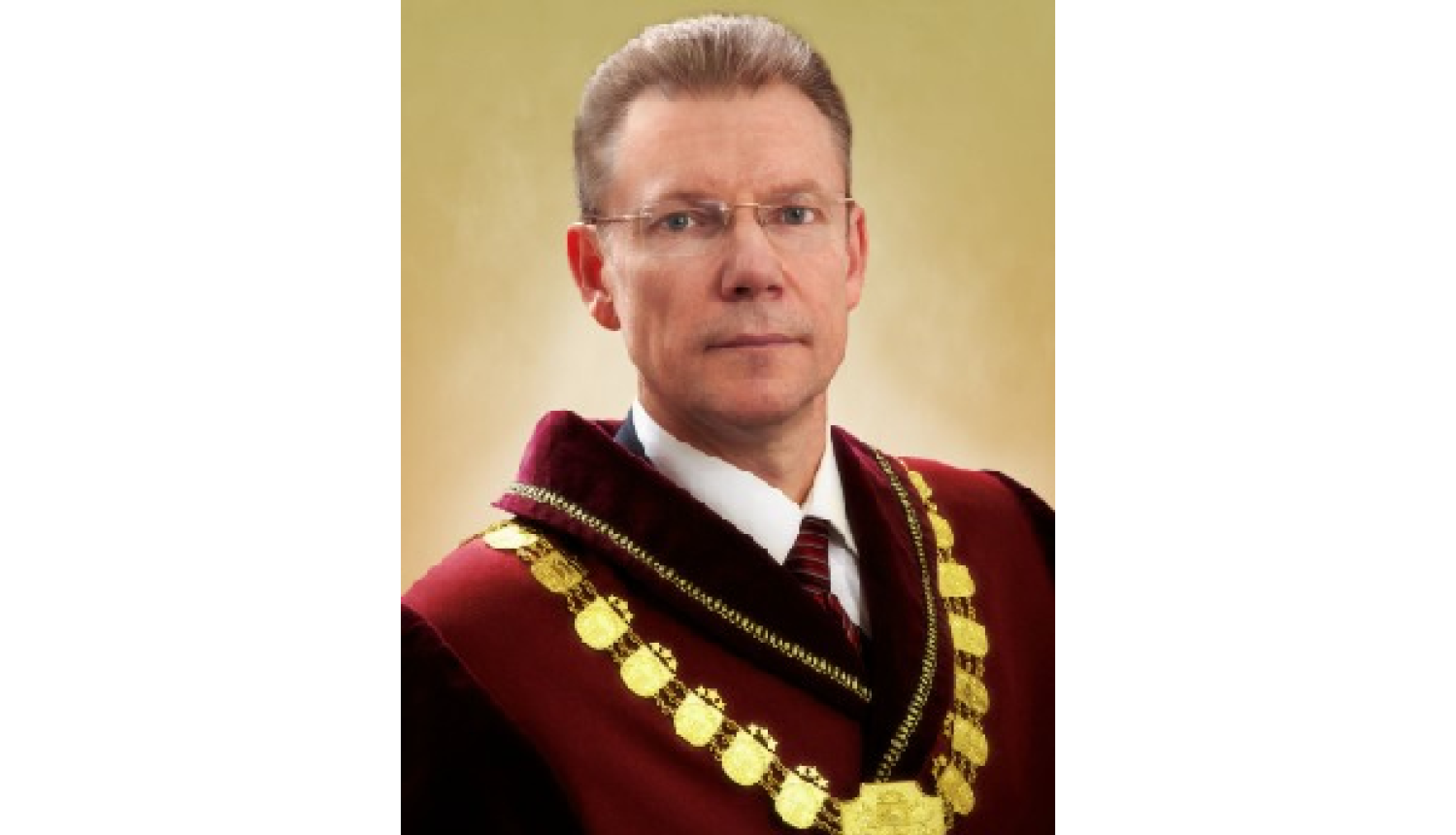 Attēls, kurā redzams Gunārs Kusiņš